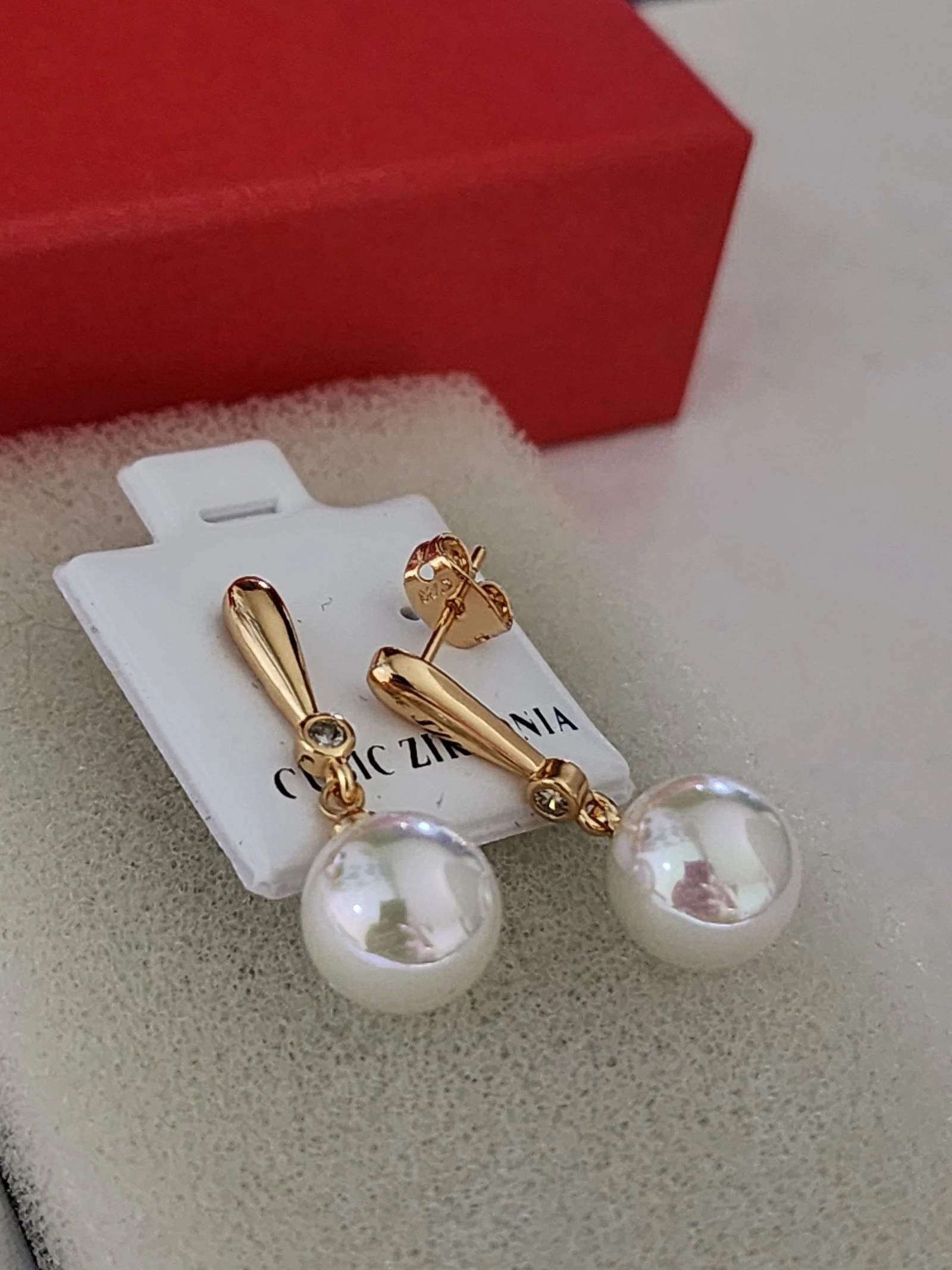 Oorbellen met zirkonia en imitatieparel hangend verguld in 18k goud, hypoallergeen – photo 4